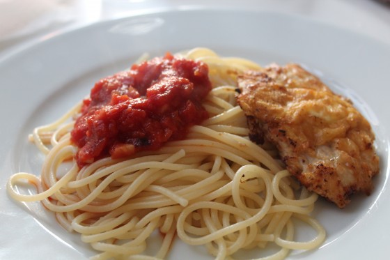 piccata med tomatsås och pasta